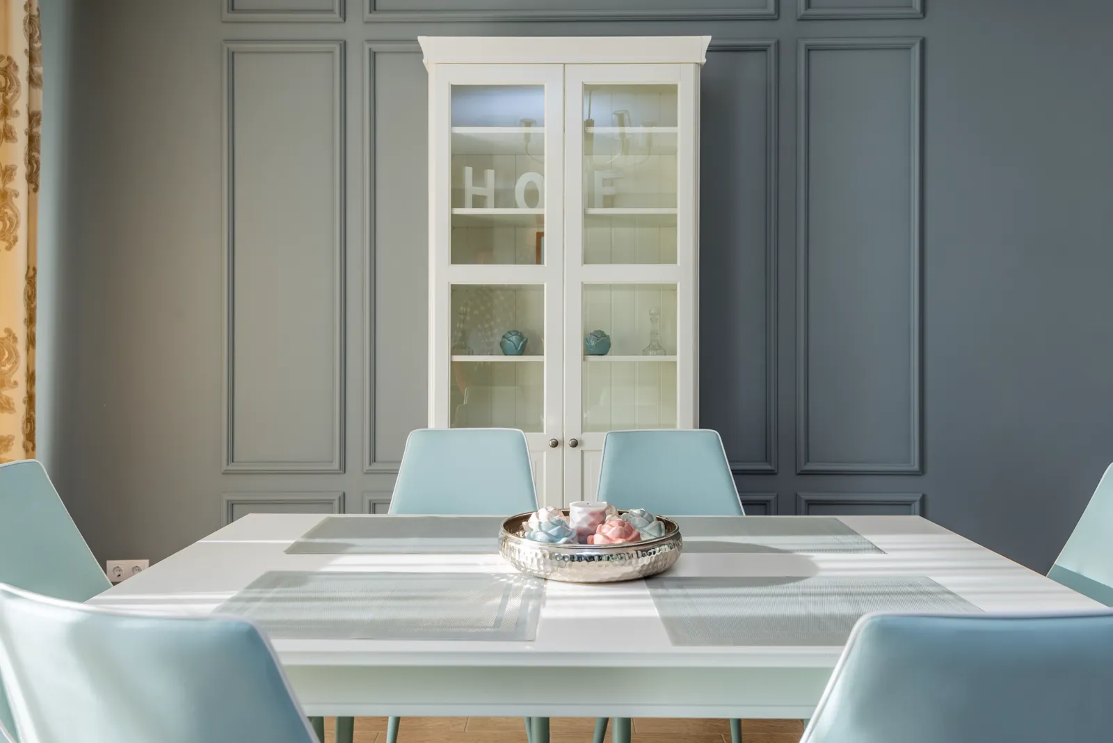 Crockery Unit Interior
