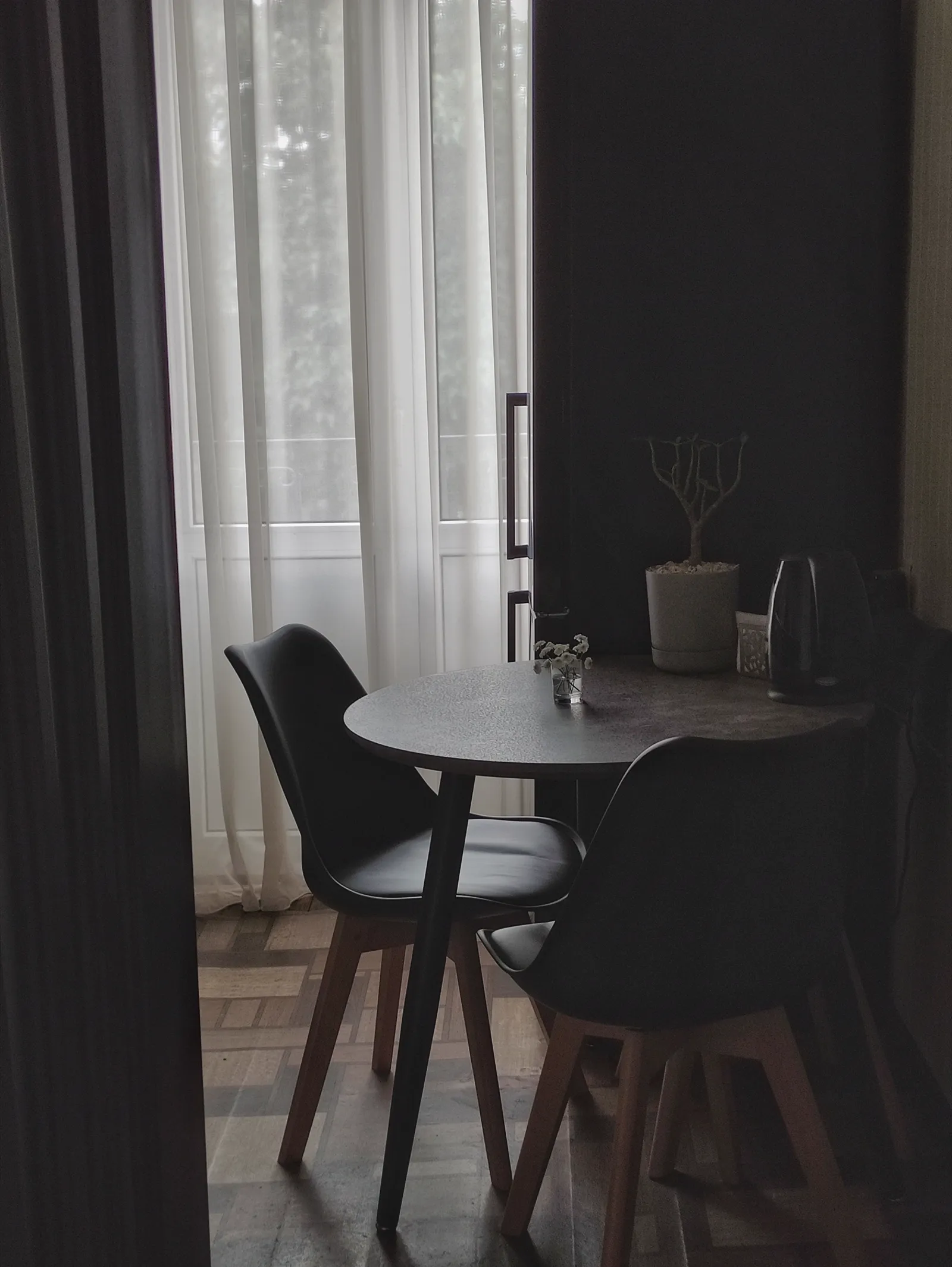 Small Space Crockery Unit