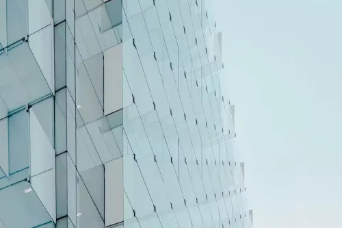 Bespoke specialized glass features and partitions for offices